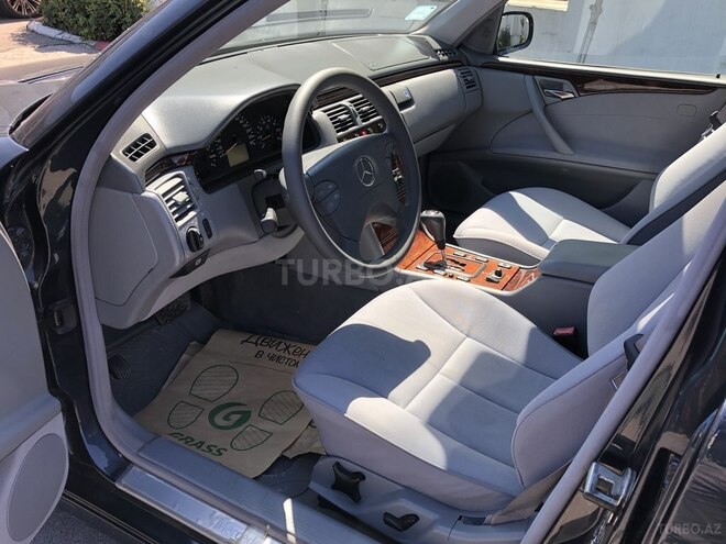Mercedes E 240 1999, 201,000 km - 2.4 l - Bakı