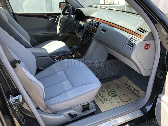Mercedes E 240 1999, 201,000 km - 2.4 l - Bakı