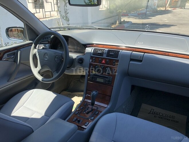 Mercedes E 240 1999, 201,000 km - 2.4 l - Bakı