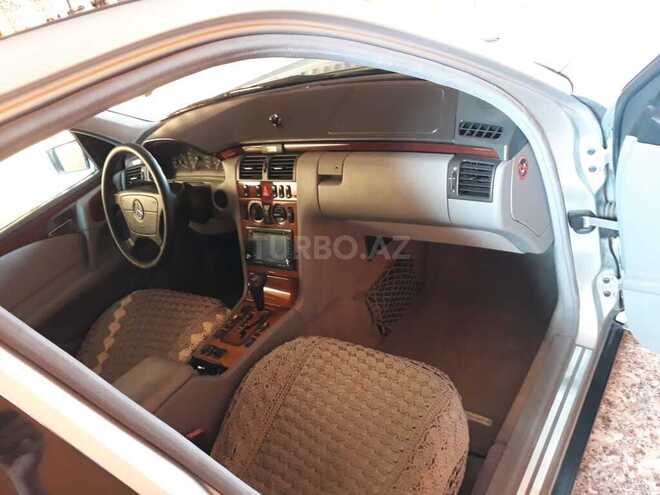 Mercedes E 240 1999, 286,000 km - 2.4 l - Gəncə