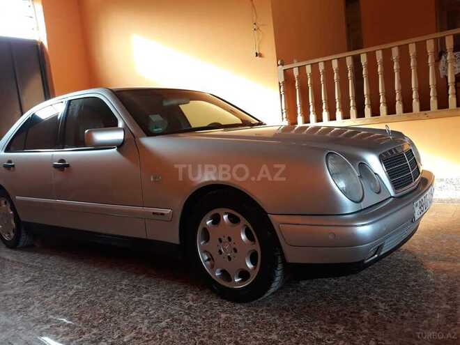 Mercedes E 240 1999, 286,000 km - 2.4 l - Gəncə