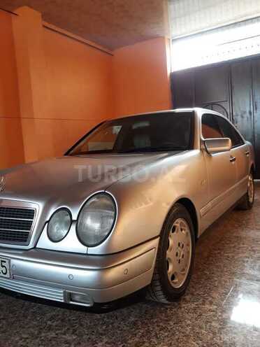 Mercedes E 240 1999, 286,000 km - 2.4 l - Gəncə