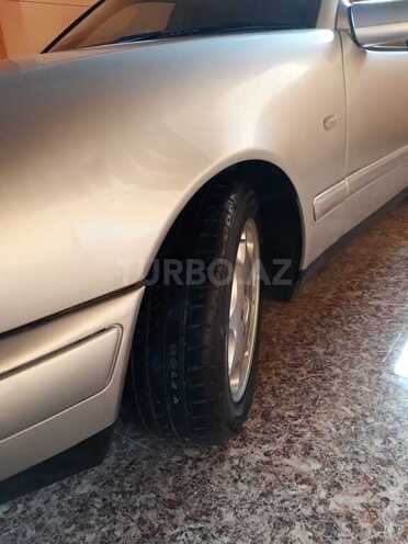 Mercedes E 240 1999, 286,000 km - 2.4 l - Gəncə