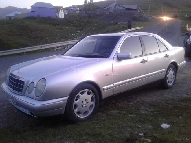 Mercedes E 240 1999, 286,000 km - 2.4 l - Gəncə