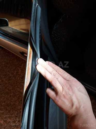 Mercedes E 240 1999, 286,000 km - 2.4 l - Gəncə