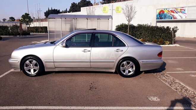 Mercedes E 240 1999, 255,600 km - 2.4 л - Bakı