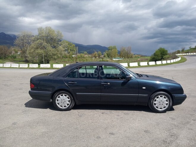 Mercedes E 240 1998, 363,000 km - 2.8 l - İsmayıllı