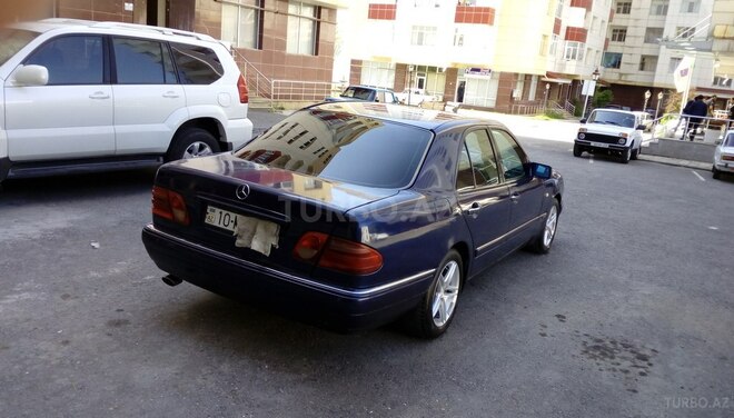 Mercedes E 220 1998, 385,000 km - 2.2 л - Qəbələ