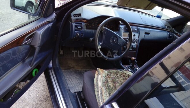 Mercedes E 220 1998, 385,000 km - 2.2 л - Qəbələ