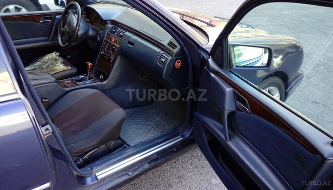 Mercedes E 220 1998, 385,000 km - 2.2 л - Qəbələ
