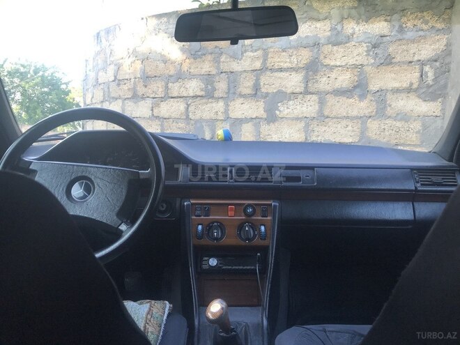 Mercedes E 200 1990, 500,000 km - 2.0 l - Sumqayıt