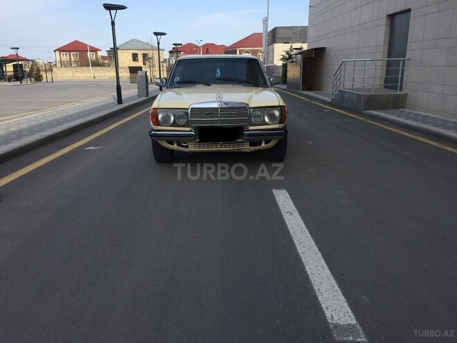 Mercedes E 200 1980, 345,000 km - 2.0 l - Quba