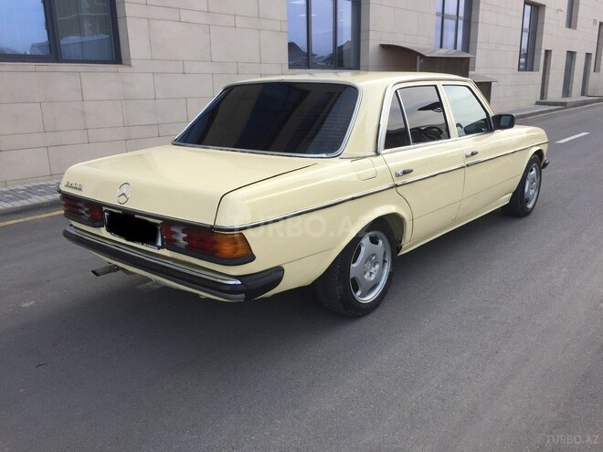 Mercedes E 200 1980, 345,000 km - 2.0 l - Quba