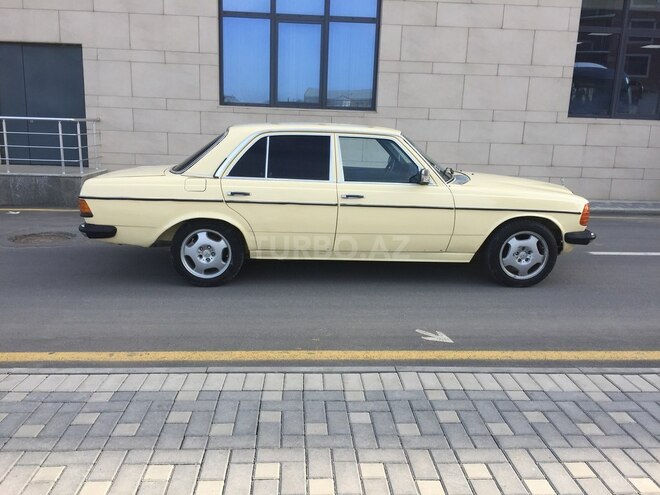 Mercedes E 200 1980, 345,000 km - 2.0 l - Quba