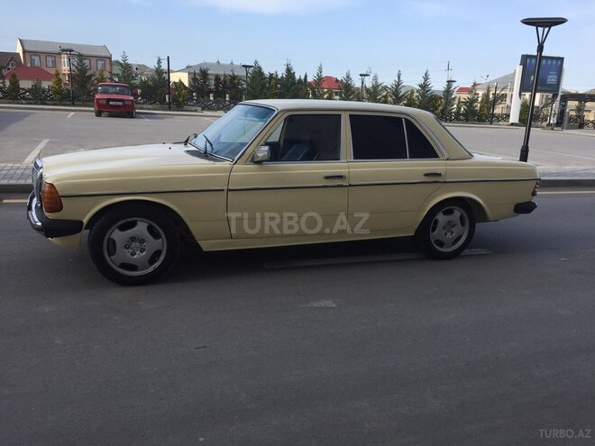 Mercedes E 200 1980, 345,000 km - 2.0 l - Quba