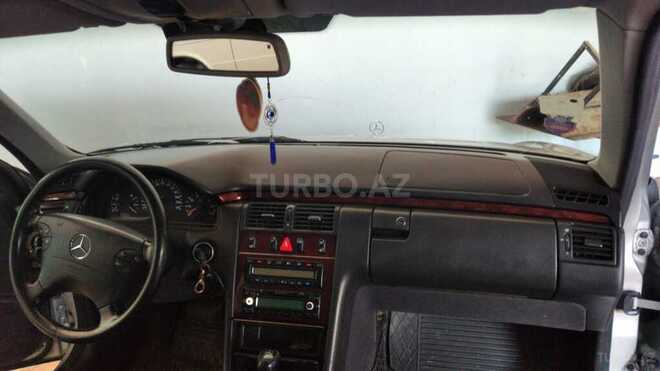 Mercedes E 240 2000, 283,418 km - 2.4 l - Ağcabədi