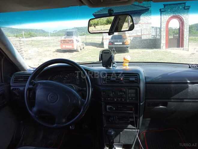 Opel Vectra 1995, 528,000 km - 2.0 l - Qax