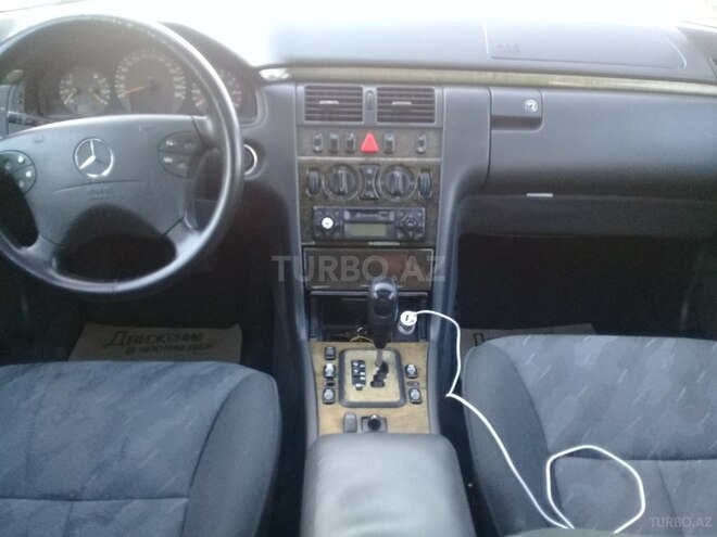 Mercedes E 240 2000, 295,000 km - 2.6 l - Bakı