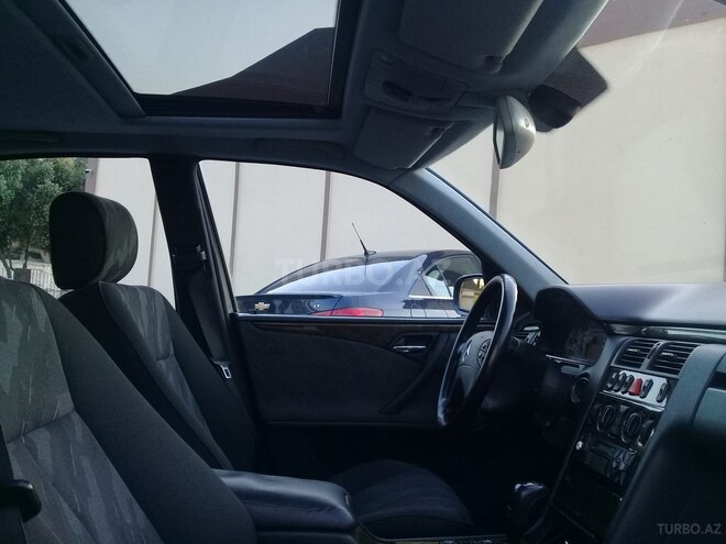 Mercedes E 240 2000, 295,000 km - 2.6 l - Bakı
