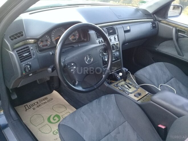 Mercedes E 240 2000, 295,000 km - 2.6 l - Bakı
