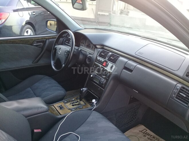 Mercedes E 240 2000, 295,000 km - 2.6 l - Bakı