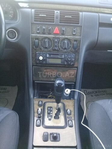 Mercedes E 240 2000, 295,000 km - 2.6 l - Bakı