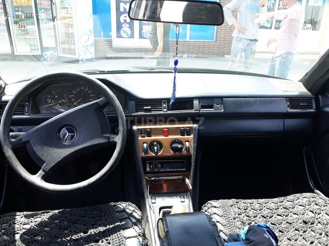 Mercedes E 230 1987, 145,578 km - 2.3 л - Sabirabad
