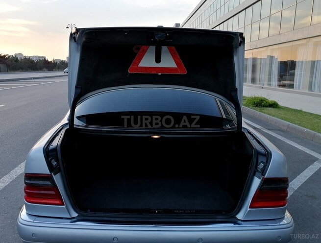 Mercedes E 240 1998, 255,000 km - 2.4 l - Bakı
