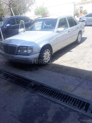 Mercedes E 220 1995, 454,050 km - 2.2 l - Bakı