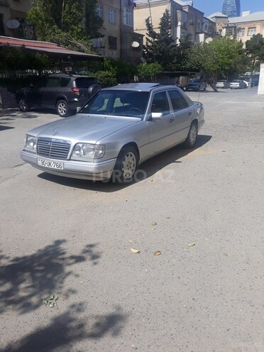 Mercedes E 220 1995, 454,050 km - 2.2 l - Bakı