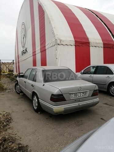 Mercedes E 250 1994, 270,000 km - 2.5 л - Bakı