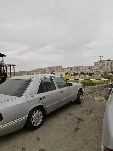 Mercedes E 250 1994, 270,000 km - 2.5 л - Bakı