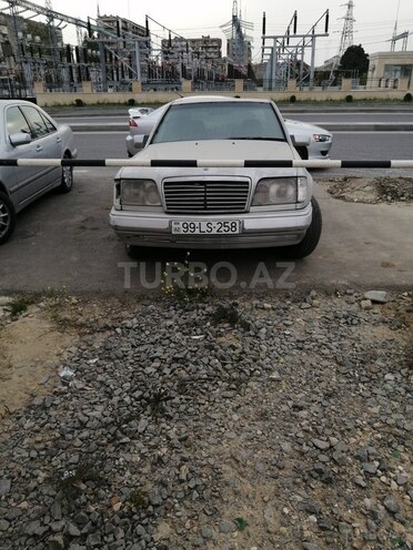 Mercedes E 250 1994, 270,000 km - 2.5 л - Bakı