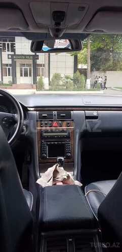 Mercedes E 320 2000, 265,000 km - 3.2 l - Qazax