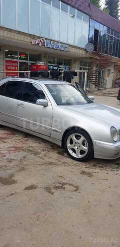 Mercedes E 320 2000, 265,000 km - 3.2 l - Qazax