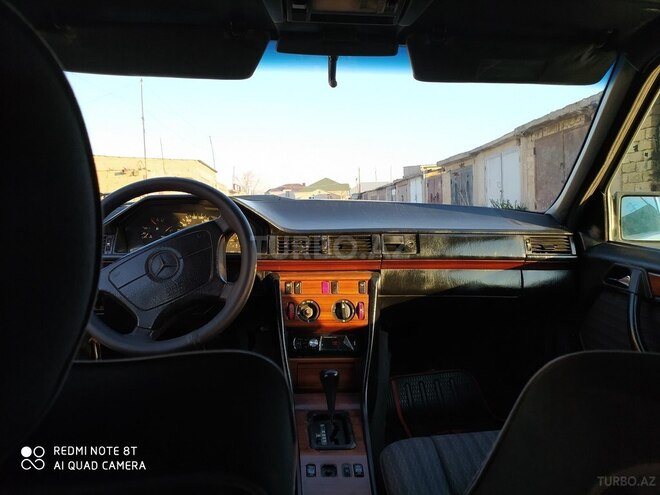 Mercedes E 200 1993, 285,600 km - 2.0 l - Sumqayıt