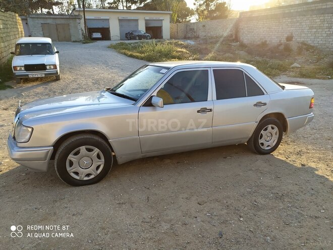 Mercedes E 200 1993, 285,600 km - 2.0 l - Sumqayıt