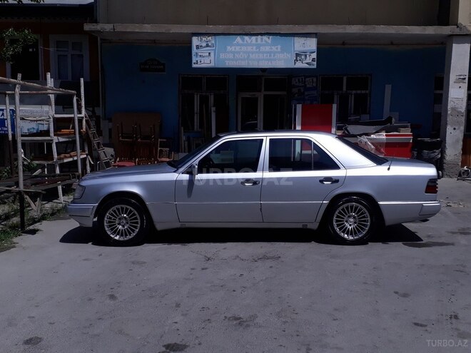 Mercedes E 250 1992, 174,565 km - 2.5 л - Bakı