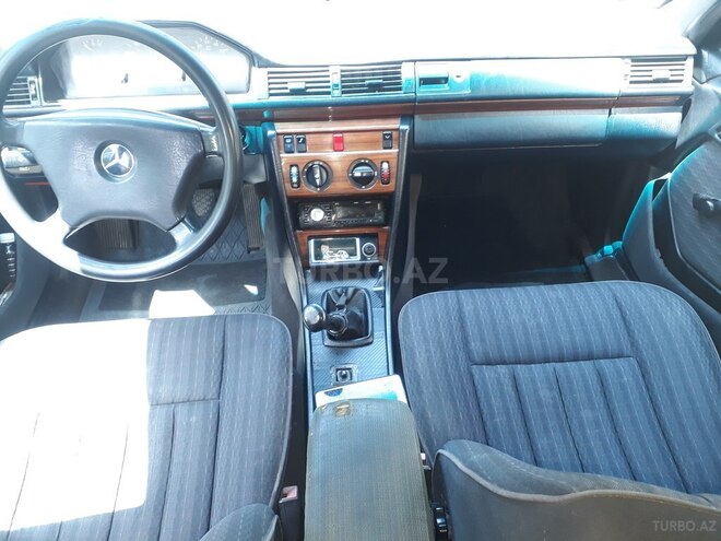 Mercedes E 250 1992, 174,565 km - 2.5 л - Bakı