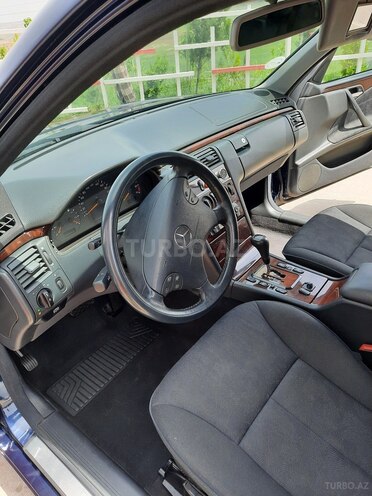 Mercedes E 240 2000, 110,000 km - 2.4 l - Gəncə
