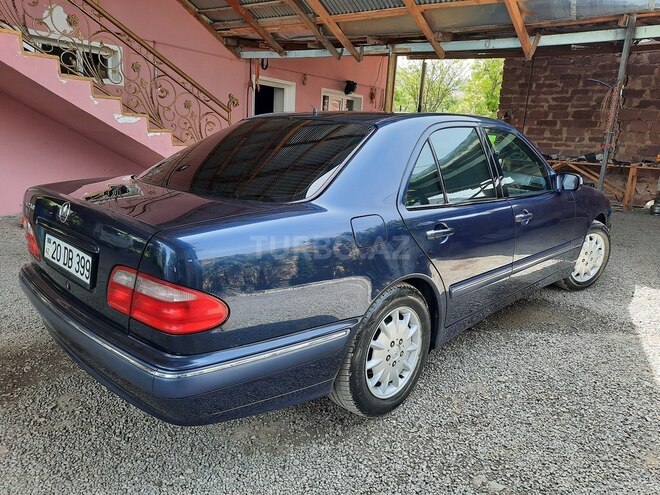 Mercedes E 240 2000, 110,000 km - 2.4 l - Gəncə