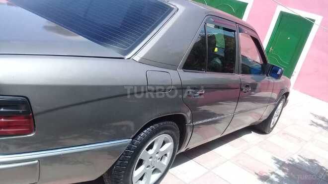Mercedes E 250 1990, 340,000 km - 2.5 l - Sumqayıt