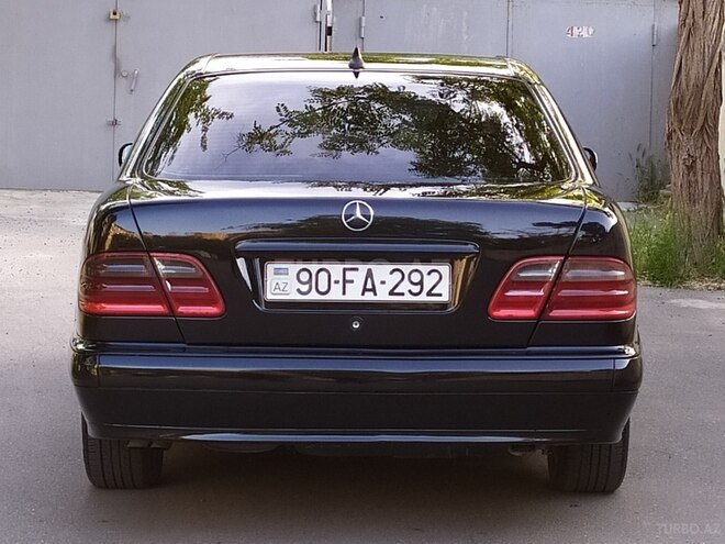 Mercedes E 220 2000, 297,000 km - 2.2 л - Bakı