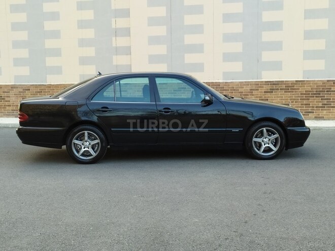 Mercedes E 220 2000, 297,000 km - 2.2 л - Bakı