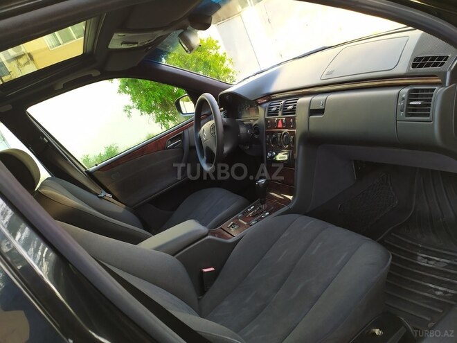 Mercedes E 220 2000, 297,000 km - 2.2 л - Bakı