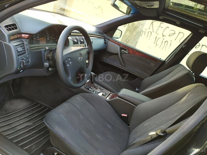 Mercedes E 220 2000, 297,000 km - 2.2 л - Bakı