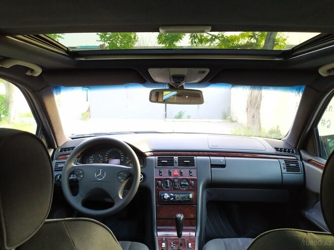 Mercedes E 220 2000, 297,000 km - 2.2 л - Bakı