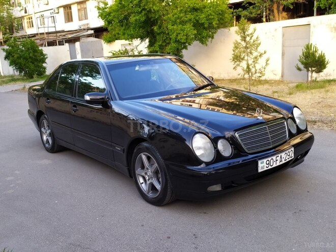 Mercedes E 220 2000, 297,000 km - 2.2 л - Bakı