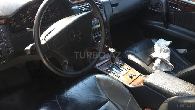 Mercedes E 230 1995, 290,000 km - 2.3 л - Bakı