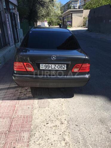 Mercedes E 230 1995, 290,000 km - 2.3 л - Bakı